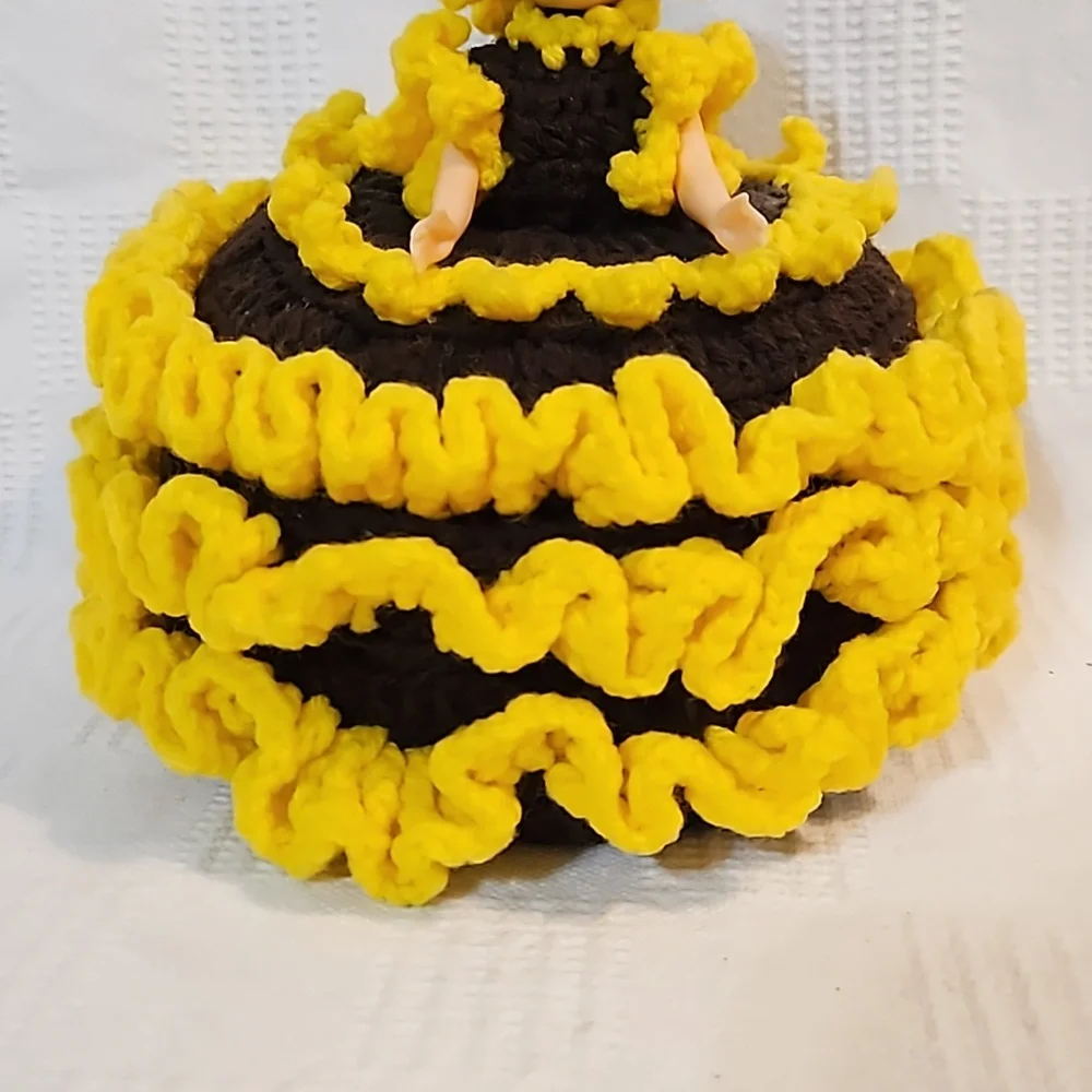 Vintage Crocheted Southern Belle with Bonnet Yellow and Brown Trinket Ho…